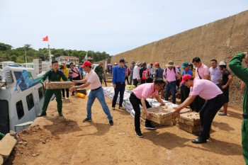 The 2020 Summer Volunteering Campaign in Con Co Island, Quang Tri province
