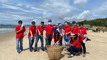 Dow Vietnam joined hands with local province to clean up the beach