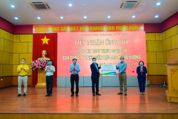 AES Mong Duong donates 1,000 COVID-19 test kits in Quang Ninh Province