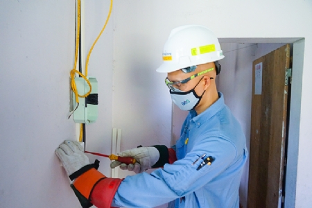 AES Mong Duong improves electrical safety in Cong Hoa commune, Cam Pha city
