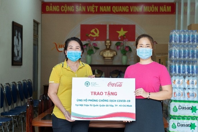 COCA-COLA CONTINUES TO REFRESH COVID-19 PREVENTION TASK FORCES IN HO CHI MINH CITY, DELIVERED OVER 7,000 PRODUCTS TO HEALTH WORKERS AND COMMUNITIES