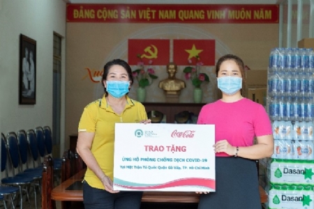 COCA-COLA CONTINUES TO REFRESH COVID-19 PREVENTION TASK FORCES IN HO CHI MINH CITY, DELIVERED OVER 7,000 PRODUCTS TO HEALTH WORKERS AND COMMUNITIES
