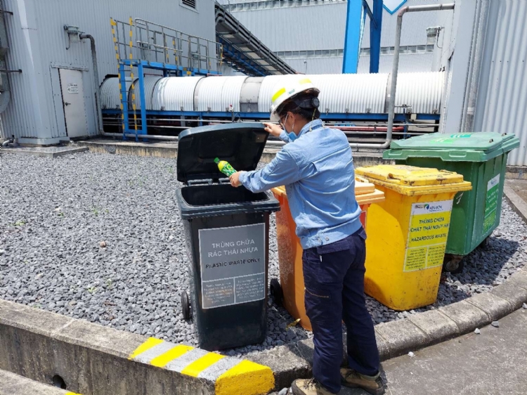 AES Mong Duong strives to end the use of single-use plastic products