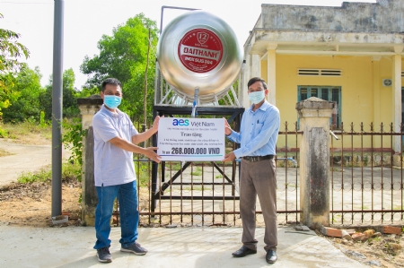 AES Vietnam helps provide clean water to 2500 local people and students in Binh Thuan Province