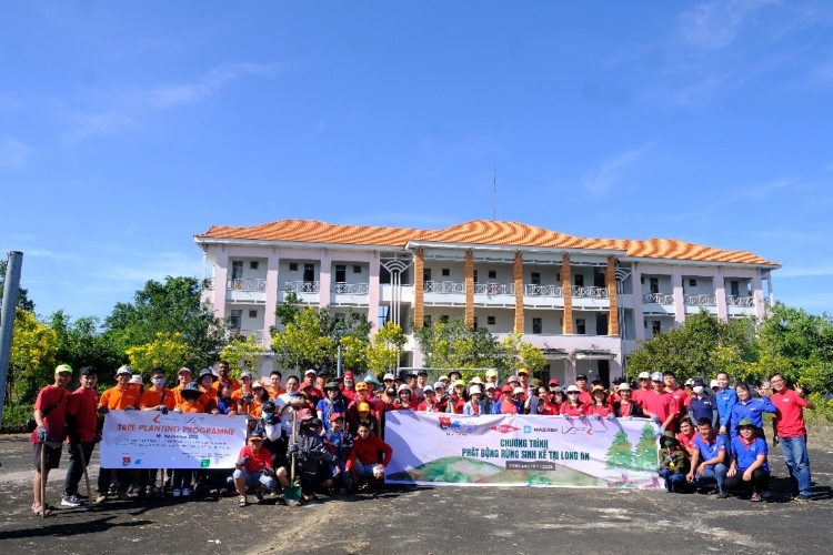 DOW VIETNAM TEAM JOINED HANDS TO SPREAD THE VALUE OF TREE CULTIVATION
