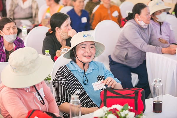 COCA-COLA BEVERAGES VIETNAM AND THE COLLECTOR NETWORK EMPOWERED INFORMAL WASTE COLLECTORS IN DA NANG