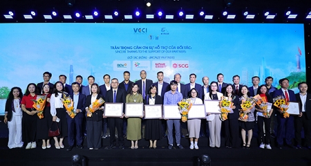 SCG and 7 Member Companies Pioneering Sustainability, Honored in the Top 10 Sustainable Businesses 2025 for Consistent ESG Strategy and  Net Zero Initiative