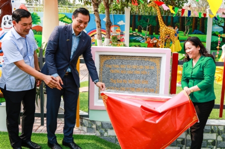 Amway Vietnam presents playground to Vinh Vien 1 kindergarten in Can Tho City, helping nurture a fulfilling childhood