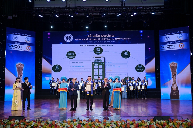Herbalife Vietnam wins the “I4 Digital Service Innovation Award” with the Herbalife VNHUB application