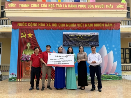 Spreading kindness with Vietlott – Supporting teachers and students in Ha Tinh at the start of the new school year