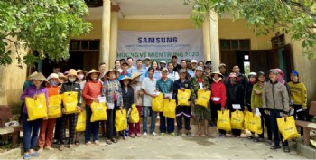 SAMSUNG VIETNAM FACTORIES AND EMPLOYEES DONATED VND 5 BILLION TO THE FLOOD-HIT CENTRAL PROVINCES