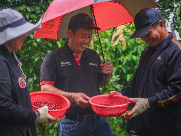 Learning, Applying, Passing It On: A man’s commitment to safer coffee farming